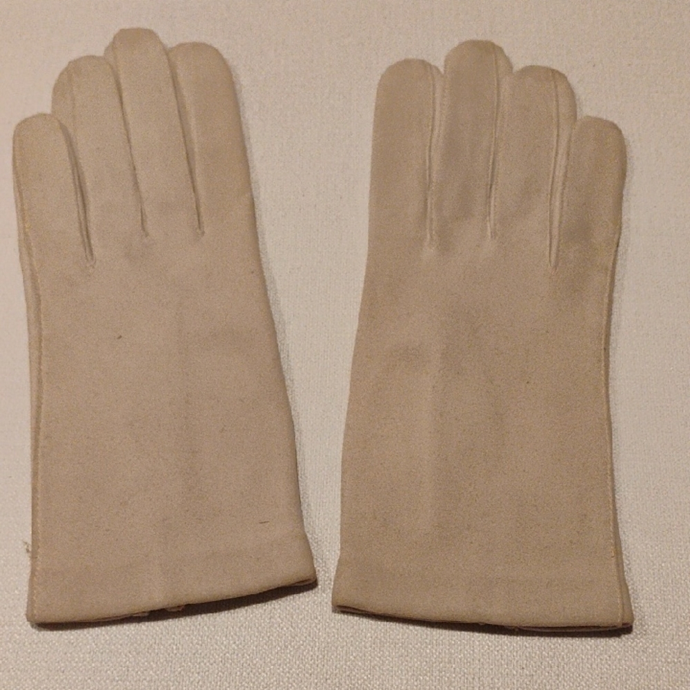 Elegant Cream Women's Gloves